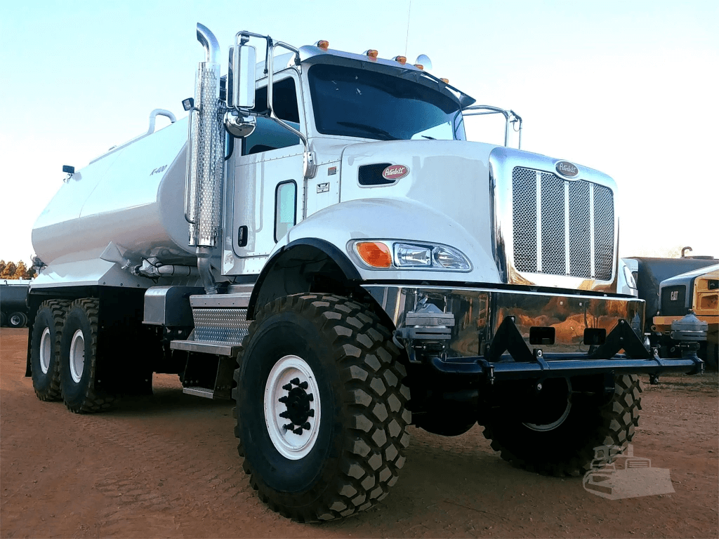 Peterbilt 348 2021 - 4,000 Gallon Water Truck