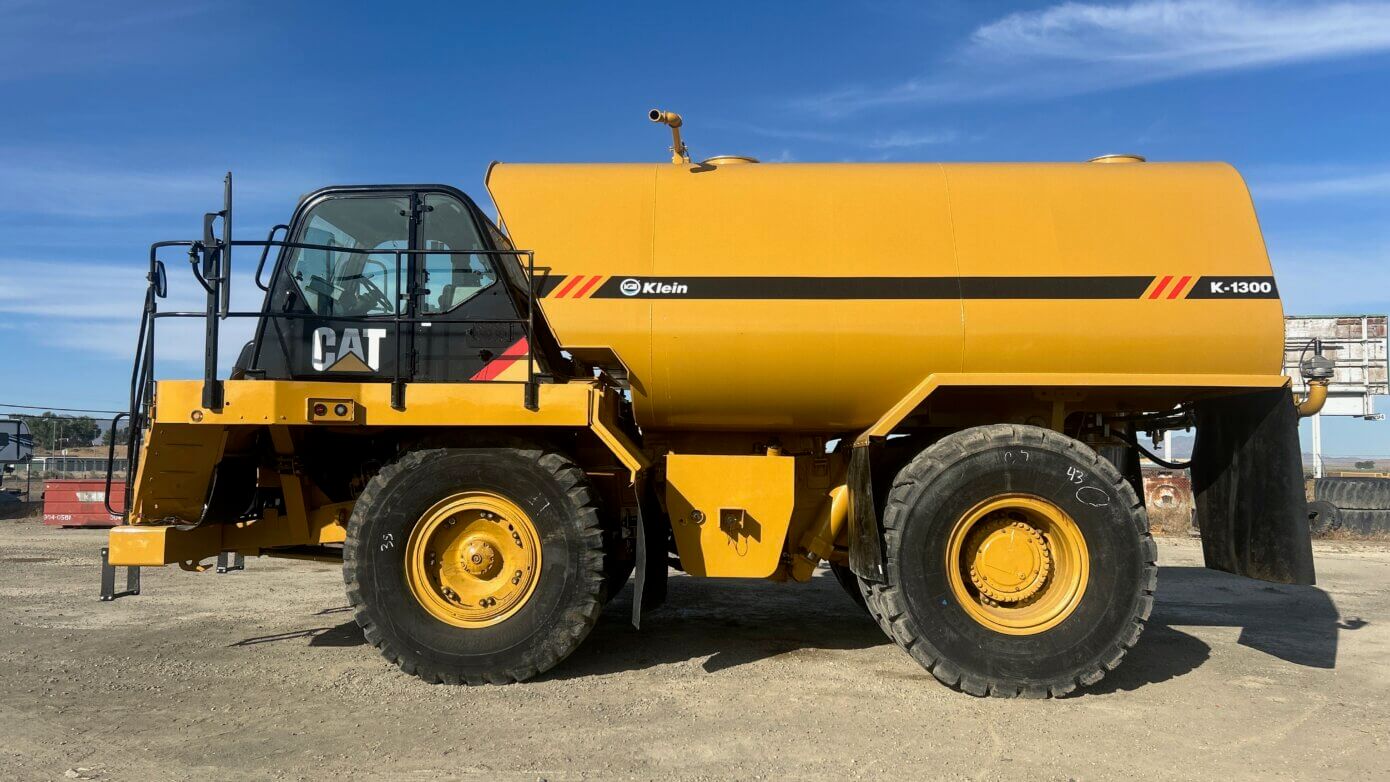 CAT 775 w Klein K1300 Tank