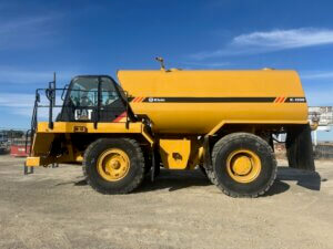 CAT 775 w Klein K1300 Tank